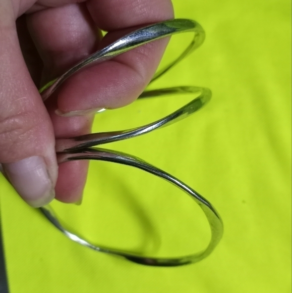 Triple silvertone twisted Bangle bracelets 3 bracelets - Picture 2 of 6